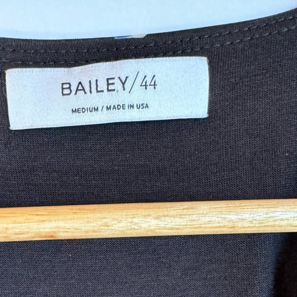 Bailey 44 Wrap Top Size Medium Blue Black - Picture 3 of 11